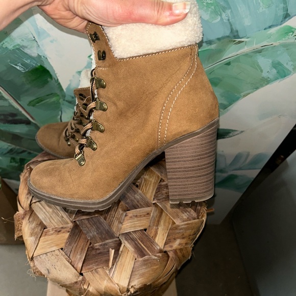 ESPRIT Hadley faux fur collar booties in camel color - Picture 4 of 7